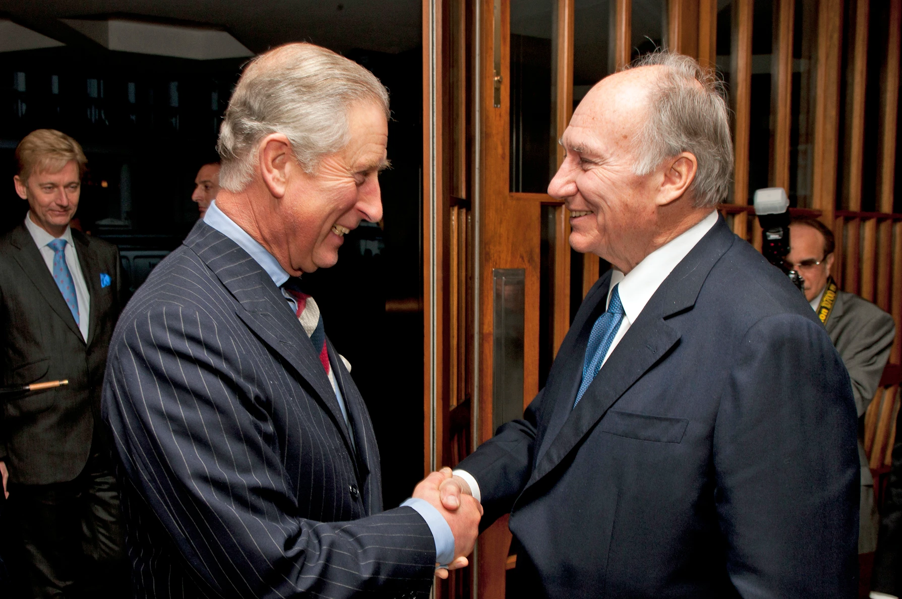 Mawlana Hazar Imam greets His Royal Highness the Prince of Wales at the Ismaili Centre, London. The Prince’s visit to the Centre commemorates its 25th anniversary.