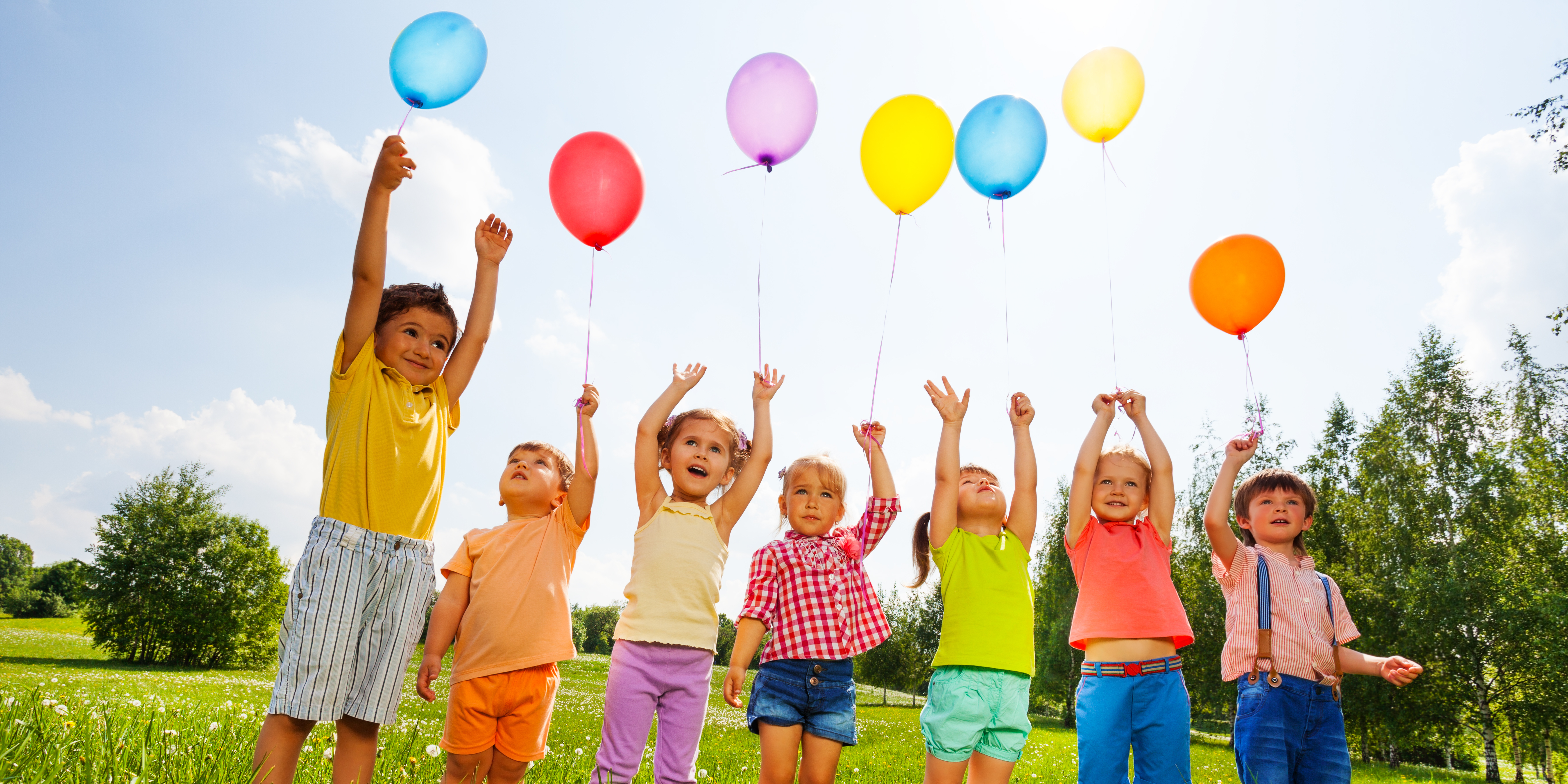 День первых 1 июня. С днем защиты детей. 1 Июня Международный день защиты детей. Летние мероприятия. Дети с шариками.
