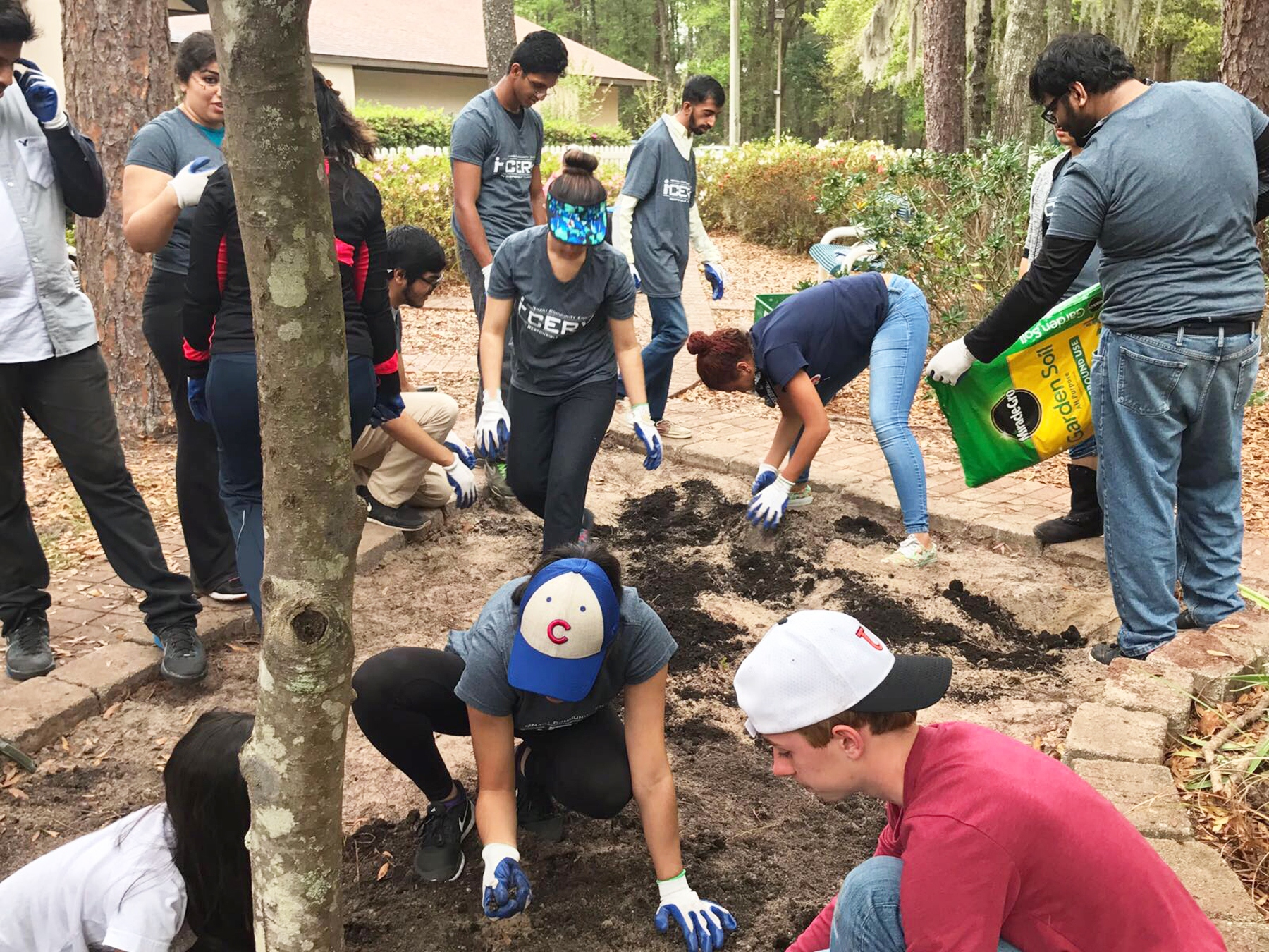 I-CERV volunteers plant a garden for a homeless shelter in Ocala.