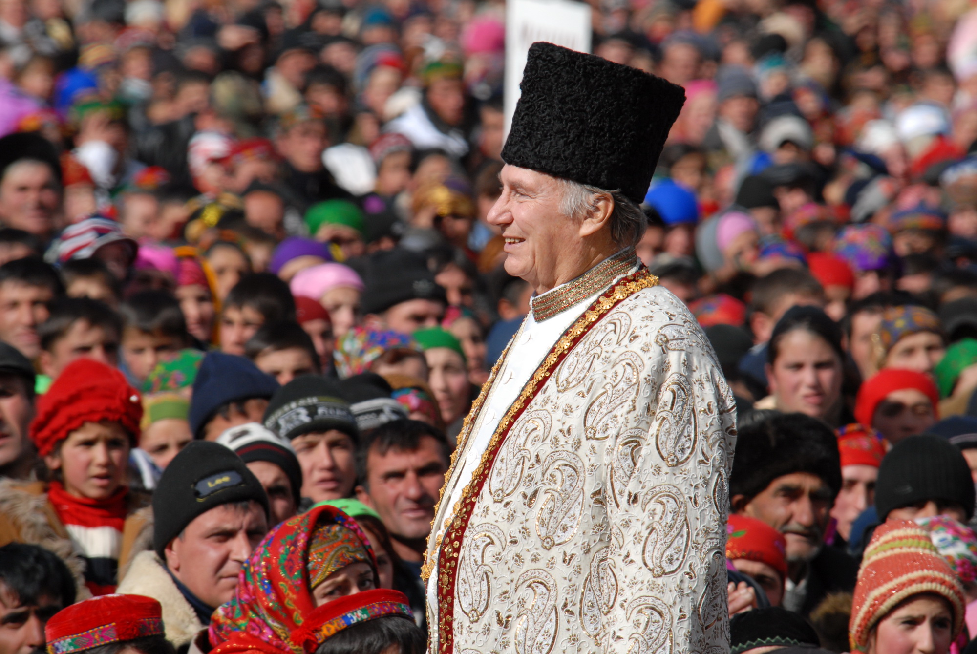 In Tajikistan, several thousand members of the Jamat came together for Mawlana Hazar Imam's visit.