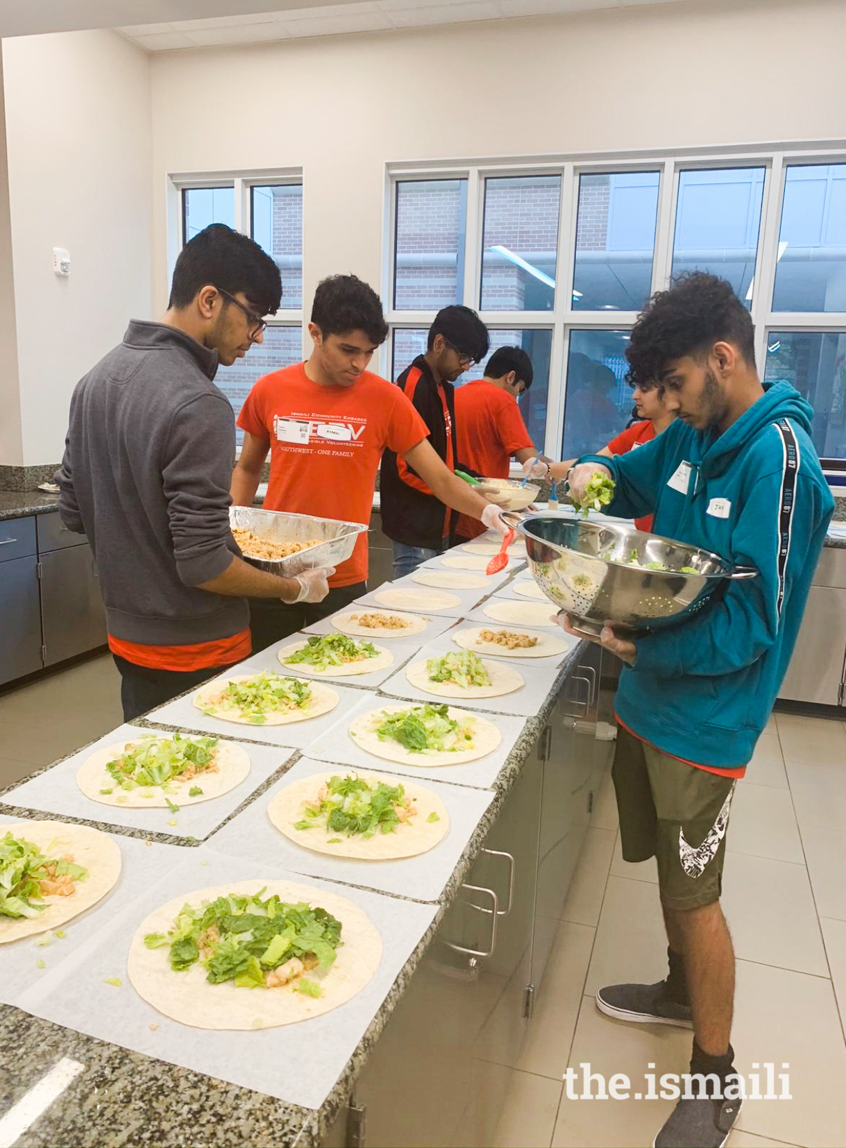 I-CERV volunteers preparing sandwiches for residents of Ronals McDonald House.