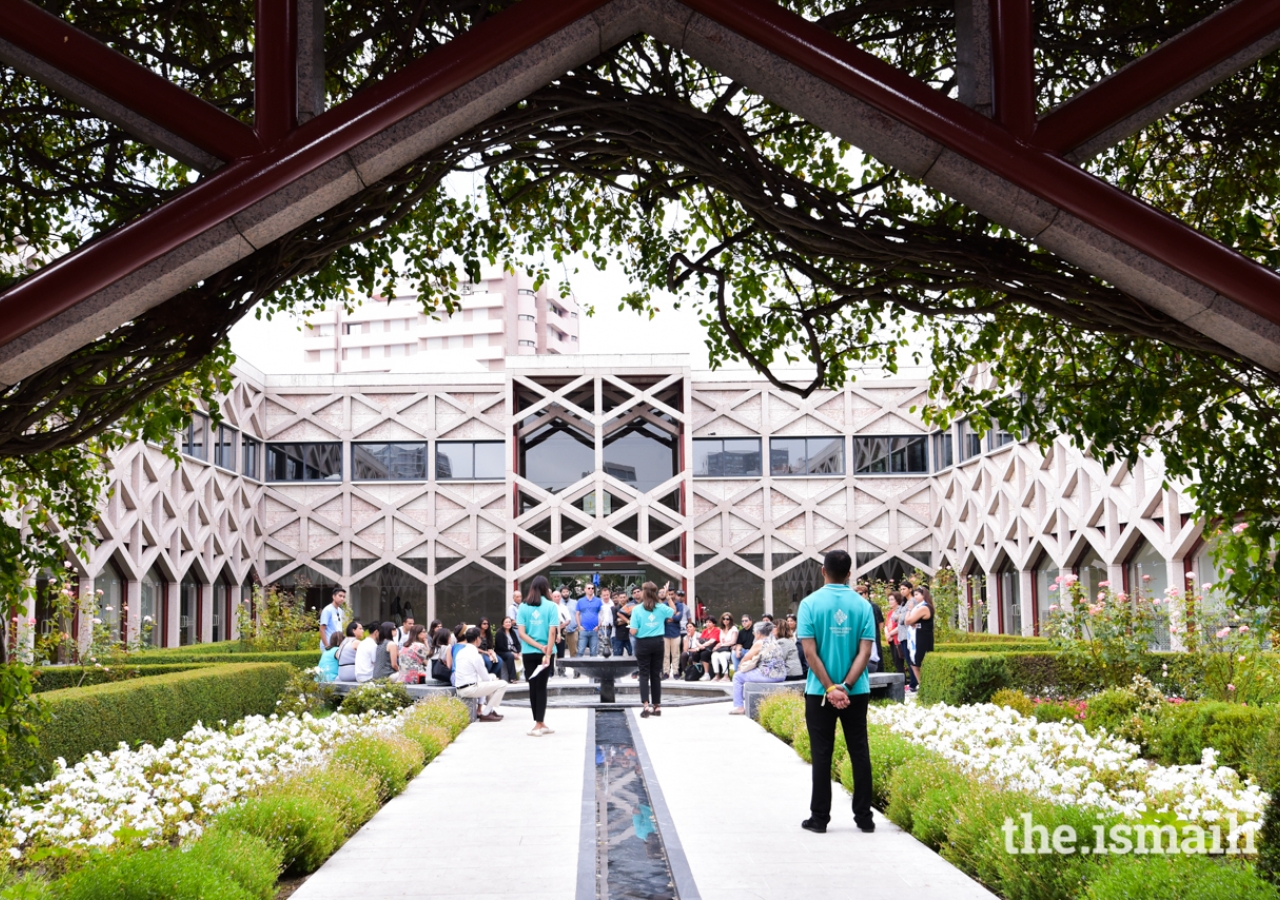 During the Diamond Jubilee Celebration in Lisbon, tours were arranged for members of the Jamat to visit the Ismaili Centre and its gardens.