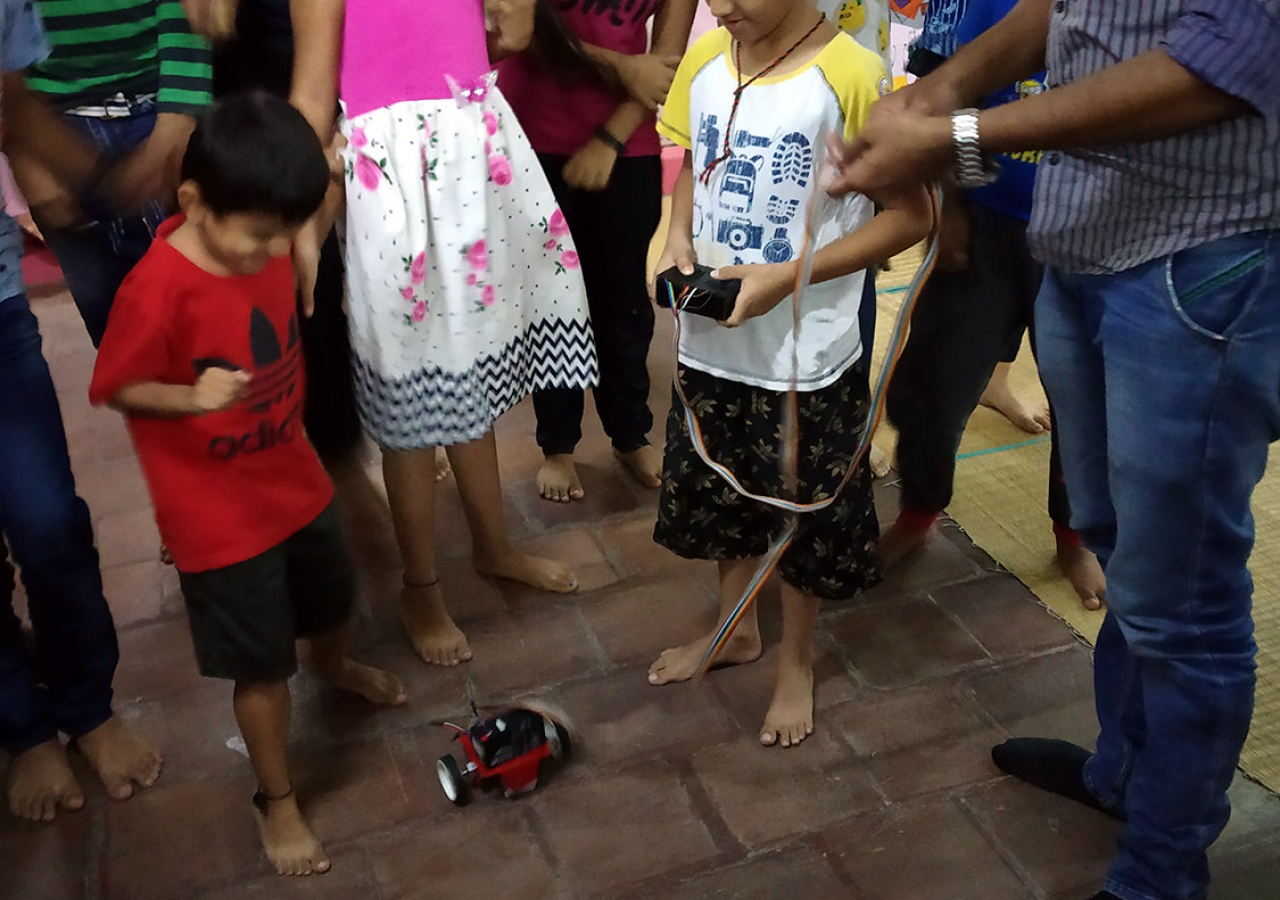 Children experimenting with the robots