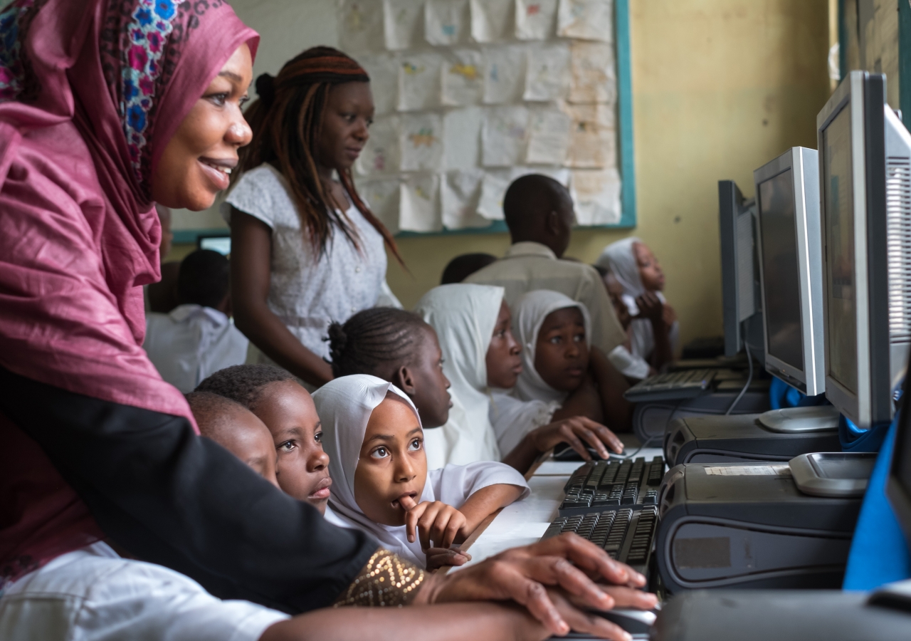 By participating in the design of an education app, volunteers have helped AKF leapfrog quality teaching and learning through technology, including in Mombasa, Kenya.