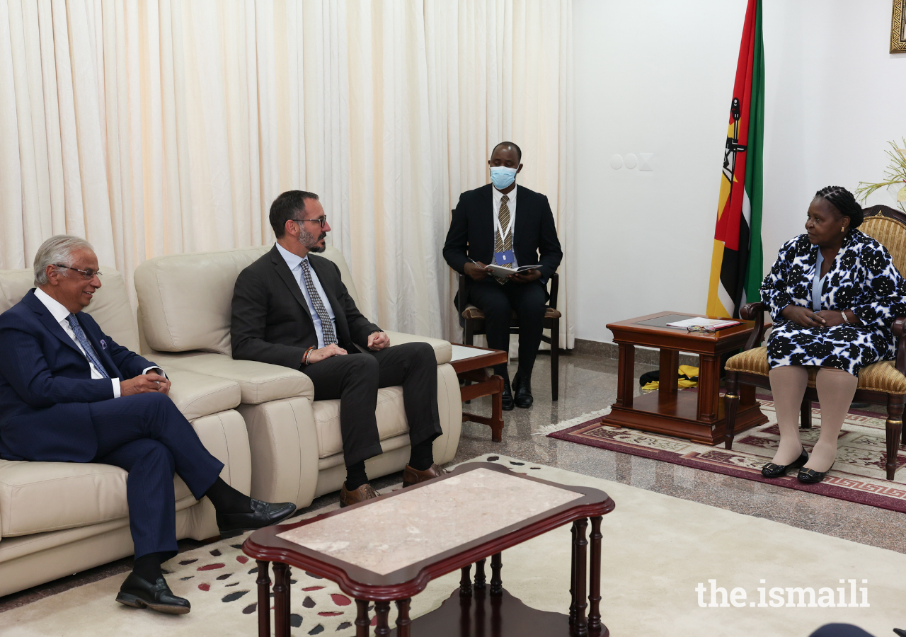 Prince Rahim in conversation with Esperança Laurinda, President of the Assembly of the Republic of Mozambique on 17 March 2022.
