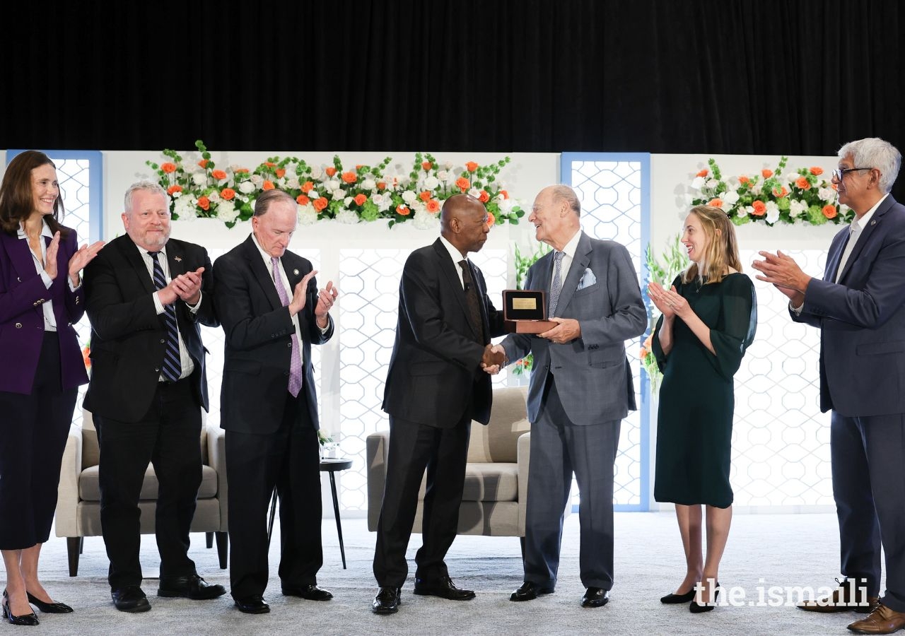 Prince Amyn accepts the Key to the City of Houston on behalf of Mawlana Hazar Imam from Mayor Sylvester Turner as members of the City Council look on.