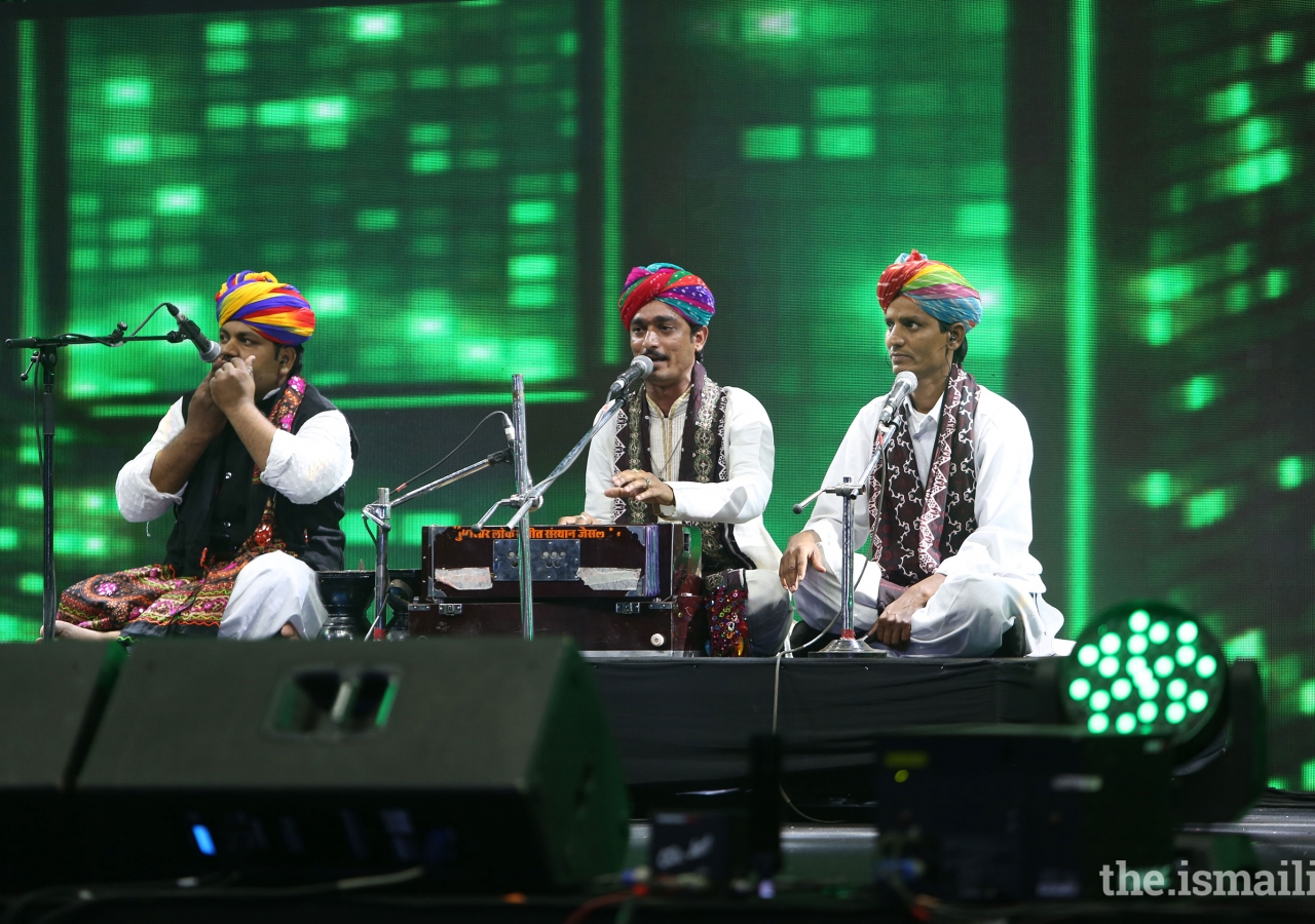 Sattar Khan who surprised everyone with his flawless voice during the audition of Indian Idol (2010) years ago, with his team performing at Mumbai.