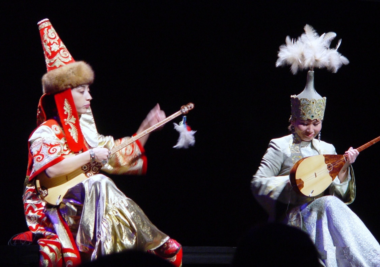 Ulzhan Baibussynova and Ardak Issataeva play the dombra and sing traditional Kazakh songs  