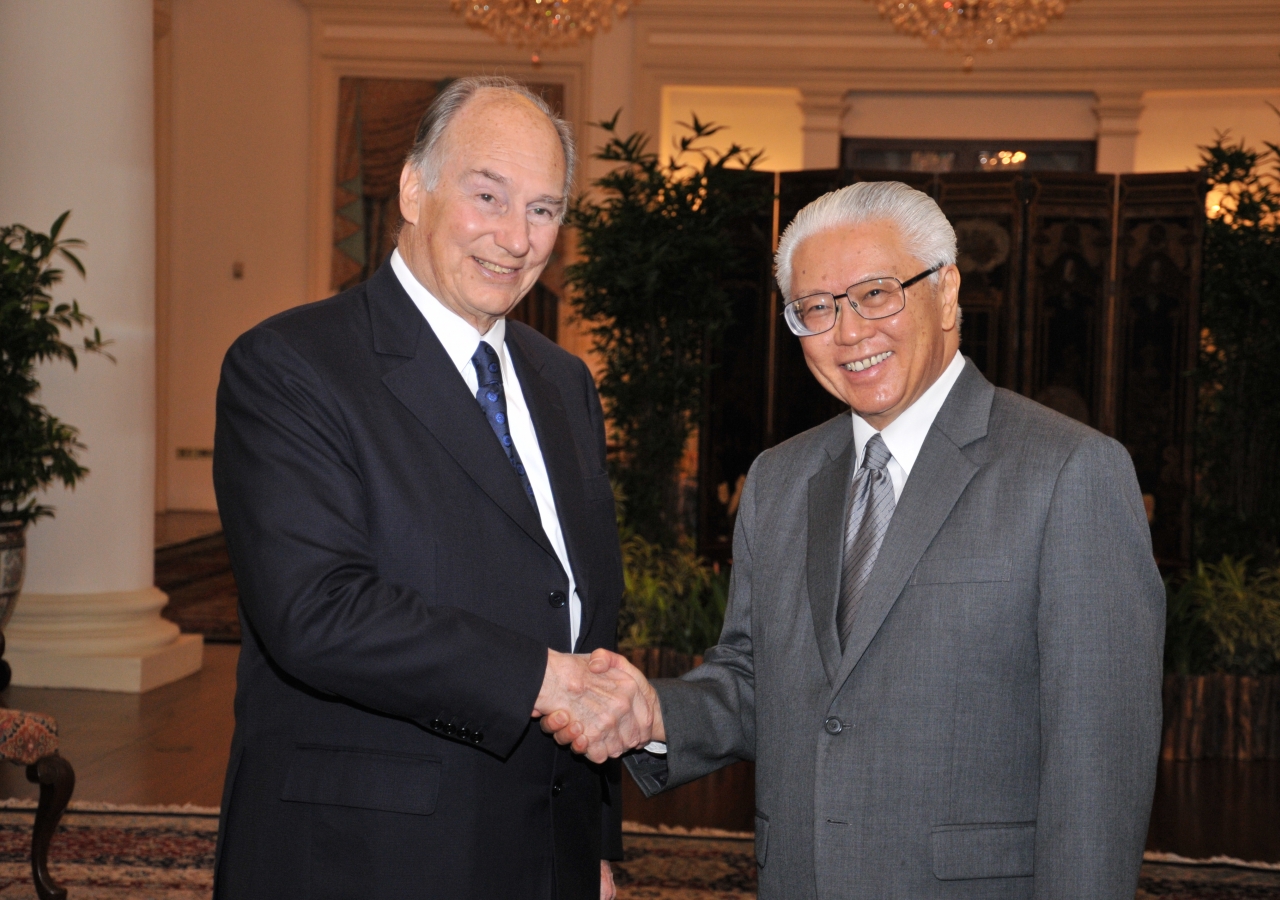 Mawlana Hazar Imam meets with the President of Singapore, Dr Tony Tan Keng Yam, at the Istana.