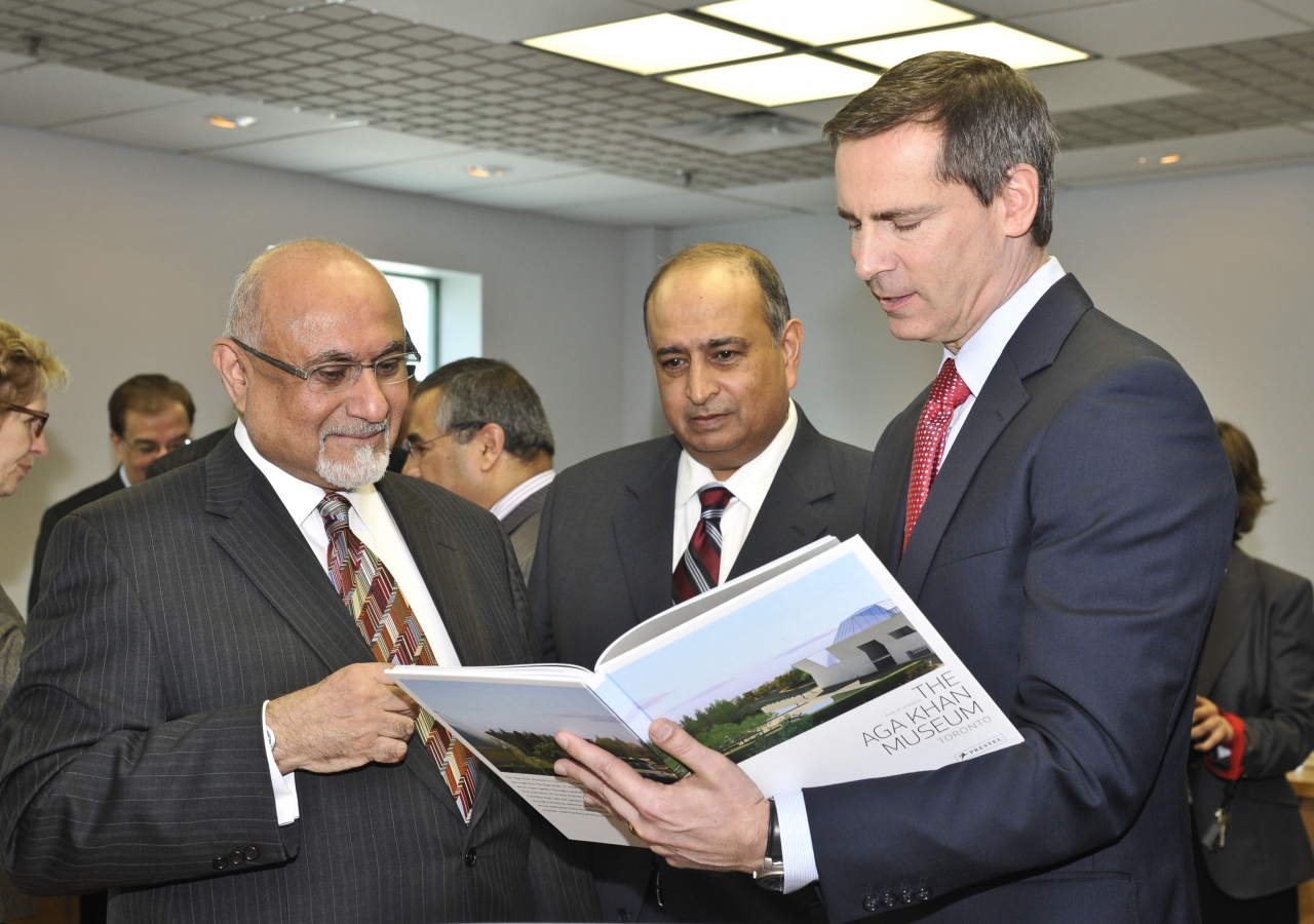 Presidents Manji and Sunderji discuss the progress of the Aga Khan Museum with Premier McGuinty.
