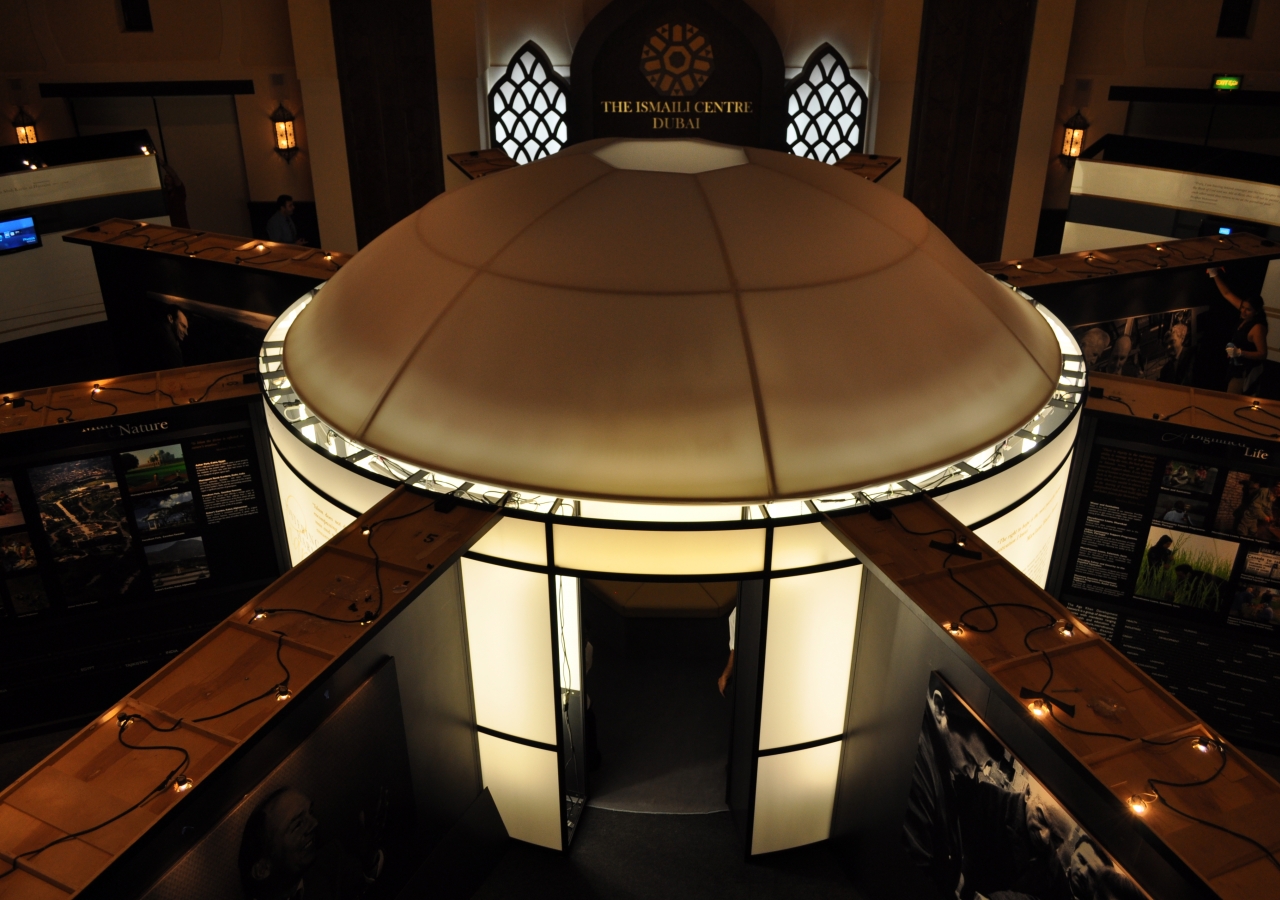 The circular RAYS OF LIGHT structure, set up in the Social Hall of the Ismaili Centre, Dubai.