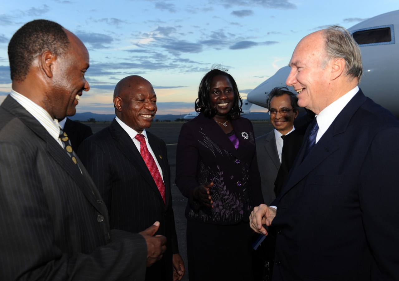 Mawlana Hazar Imam is welcomed to Arusha by the Deputy Secretaries General of the East African Community.