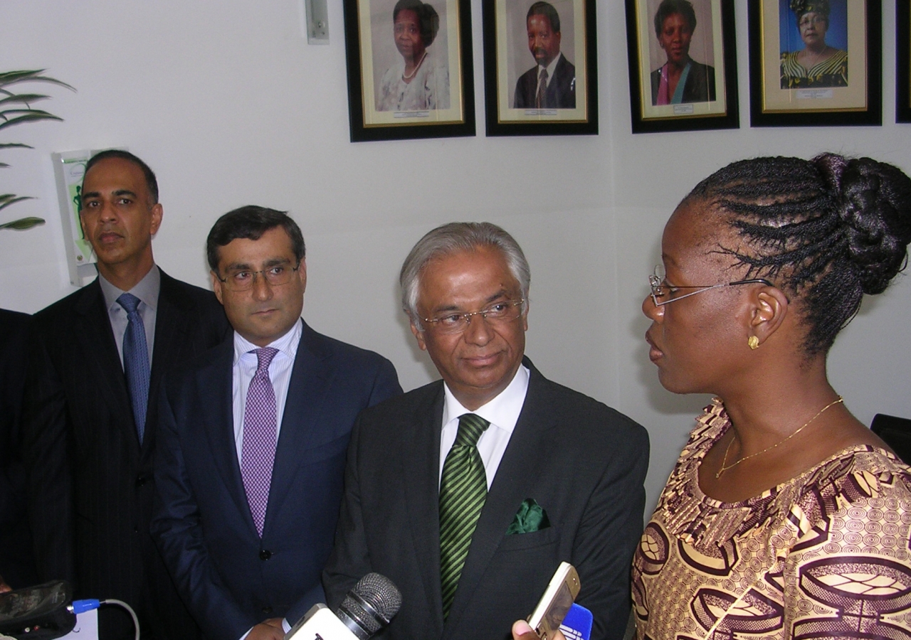 Iolanda Cintura, Mozambique’s Minister for Women and Social Affairs, speaks with Nazim Ahmad, AKDN Representative to Portugal and Mozambique, Amin Rawjee, President of the Ismaili Council, and Mhamud Charania, Vice-Chairman of the Aga Khan Foundatio