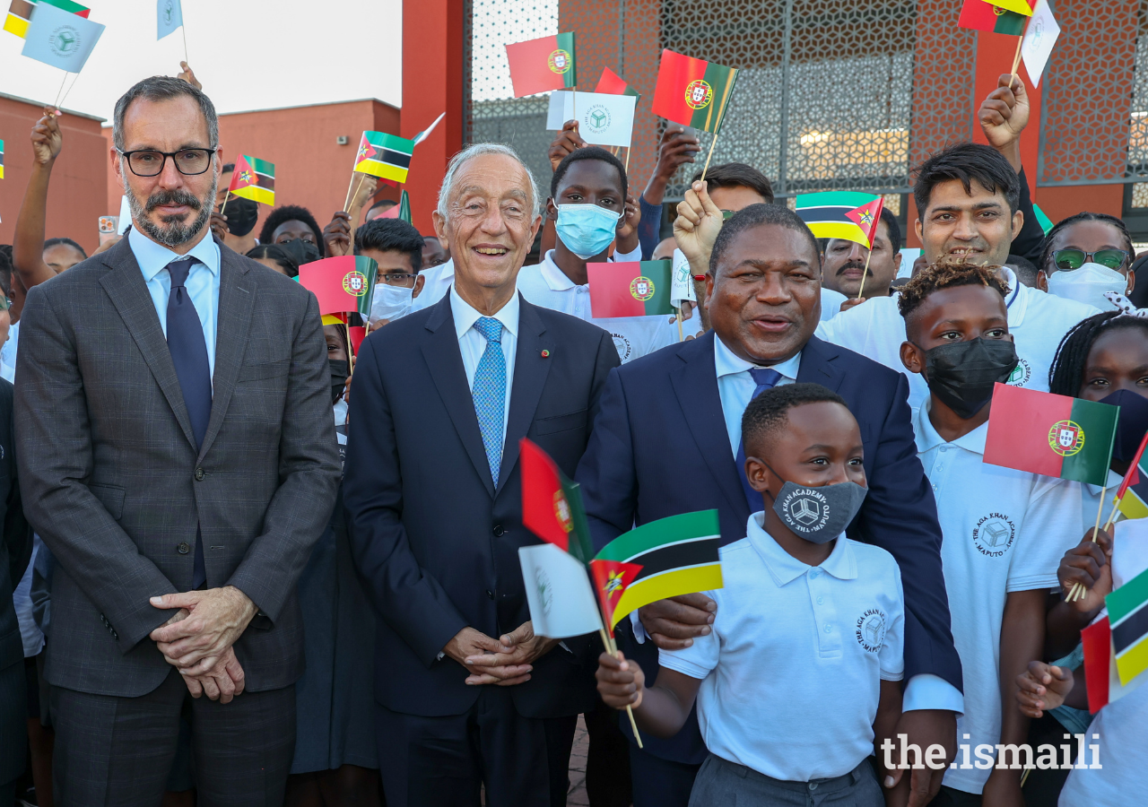 Prince Rahim, Portugal’s President Marcelo Rebelo de Sousa, and Mozambique’s President Filipe Nyusi join students, staff and other guests for photographs at the inauguration of the Aga Khan Academy Maputo.