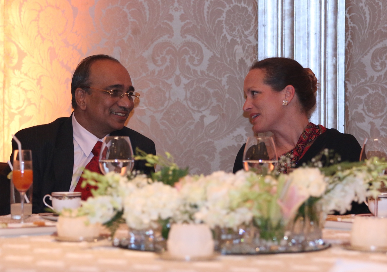 Princess Zahra speaking with Aitmadi Gulam Rahimtoola, President of the Ismaili Council for India, at a dinner hosted by the Jamati institutions on 3 June 2014.
