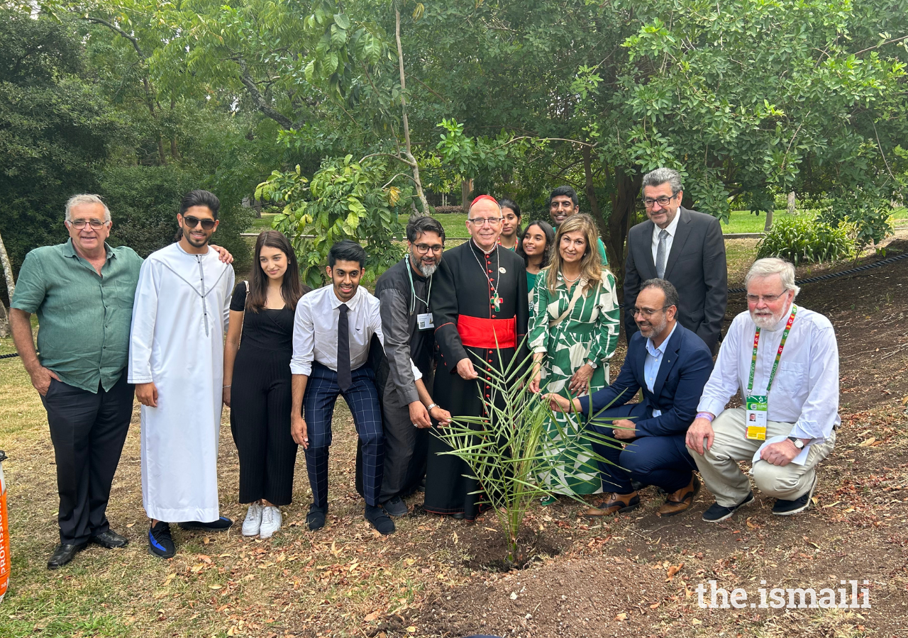 Leaders and volunteers from several faith communities participated in a tree planting ceremony at the Tropical Botanical Garden in Lisbon.
