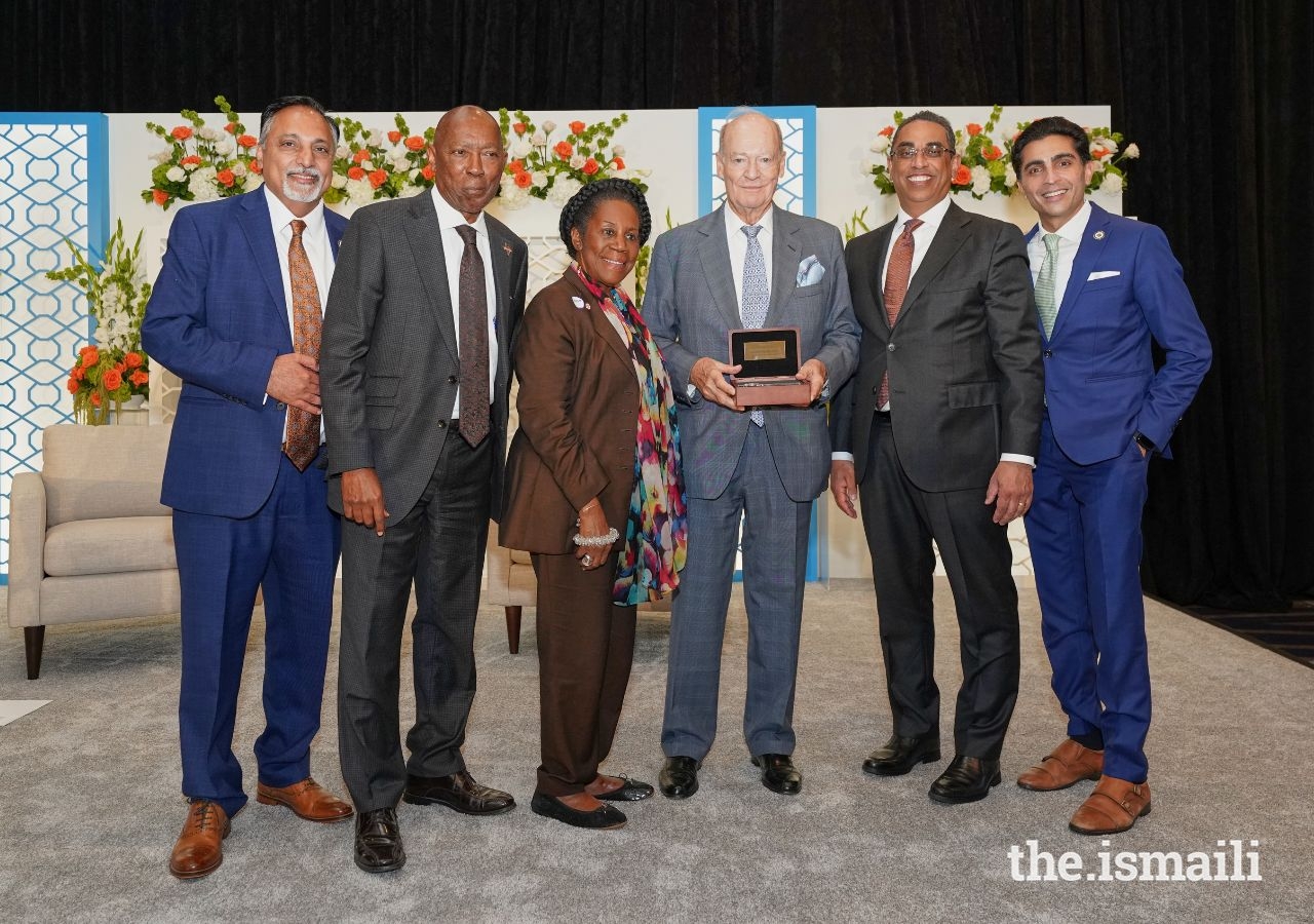 Prince Amyn is joined by (left to right) Texas State Representative Dr. Suleman Lalani, Mayor Sylvester Turner, Congresswoman Sheila Jackson Lee, Ismaili Council for USA President Al-Karim Alidina, and Texas State Representative Salman Bhojani.