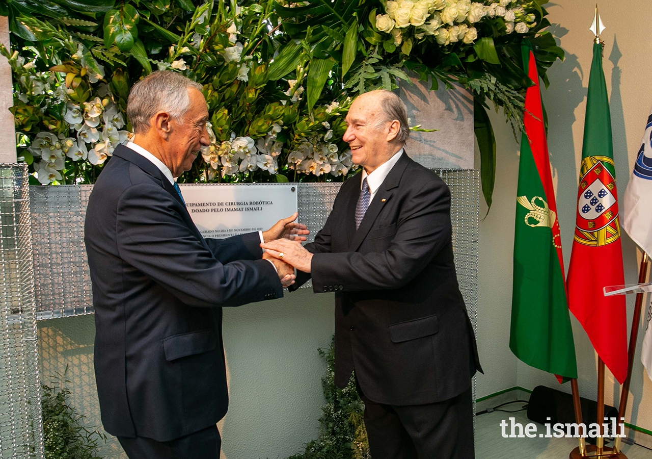 His Excellency Marcelo Rebelo de Sousa conveys his gratitude to Mawlana Hazar Imam at a ceremony to recognise the gifting, by the Ismaili Imamat, of robotic surgical equipment at the Curry Cabral Hospital in Lisbon.