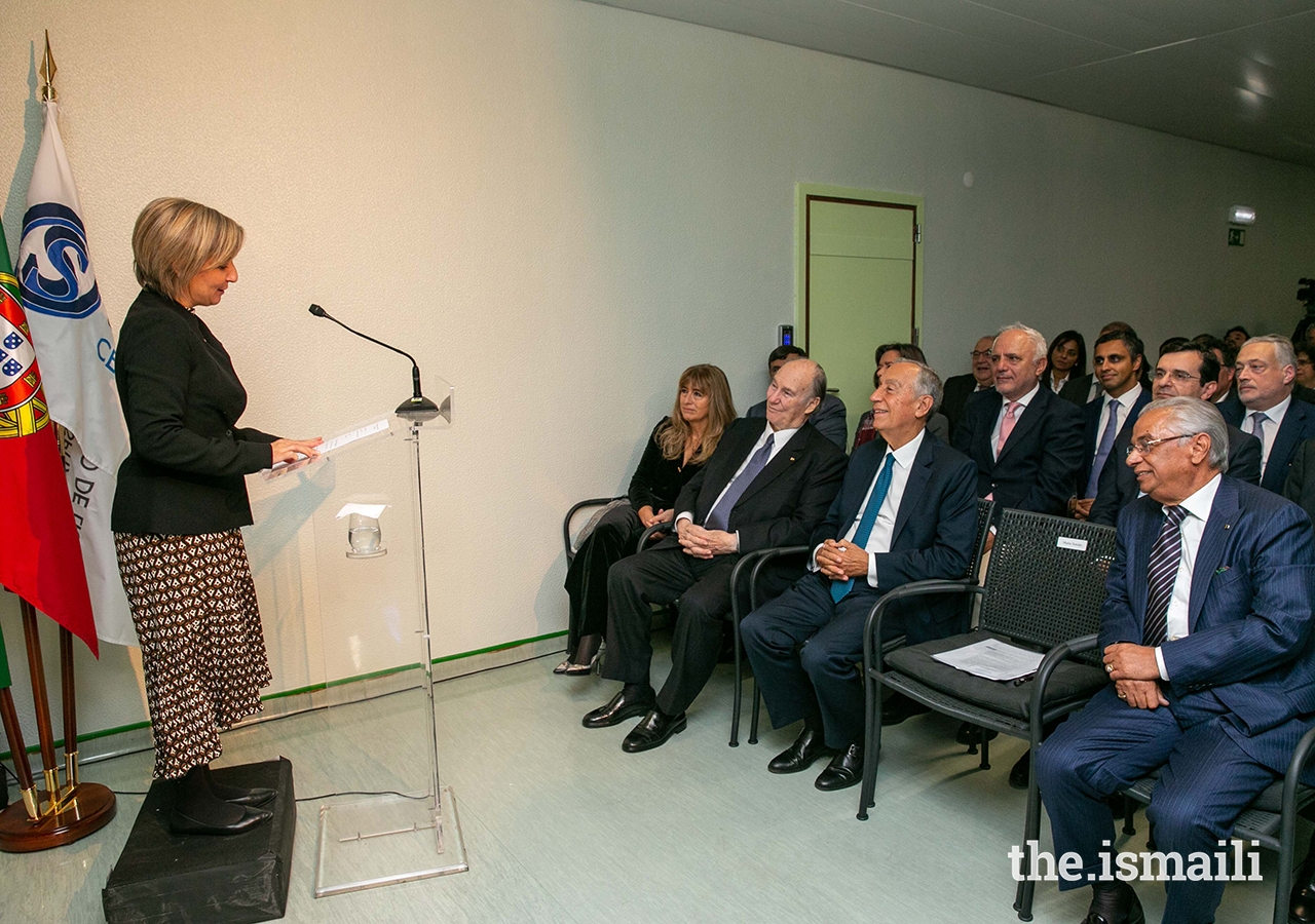 Portugal’s Minister of Health, Marta Temido, acknowledges the donation of robotic surgery equipment by the Ismaili Imamat at a ceremony at Lisbon’s Curry Cabral Hospital.