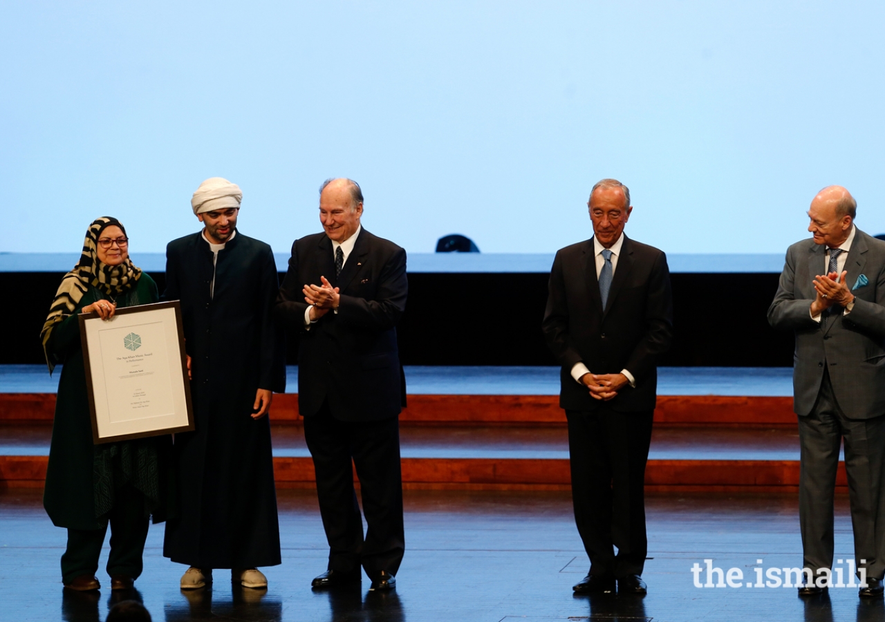 Mustafa Said, Laureate of the Performance category is conferred with an Aga Khan Music Award by Mawlana Hazar Imam, His Excellency President Marcelo Rebelo de Sousa, and Prince Amyn.