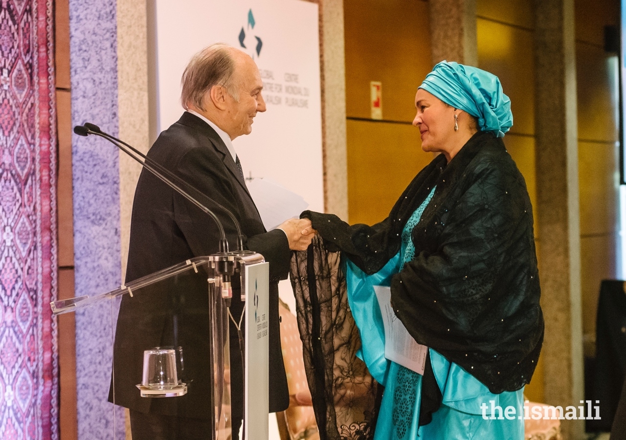 Mawlana Hazar Imam welcomes Deputy Secretary-General of the United Nations Amina J. Mohammed to the stage to deliver the Annual Pluralism Lecture. 