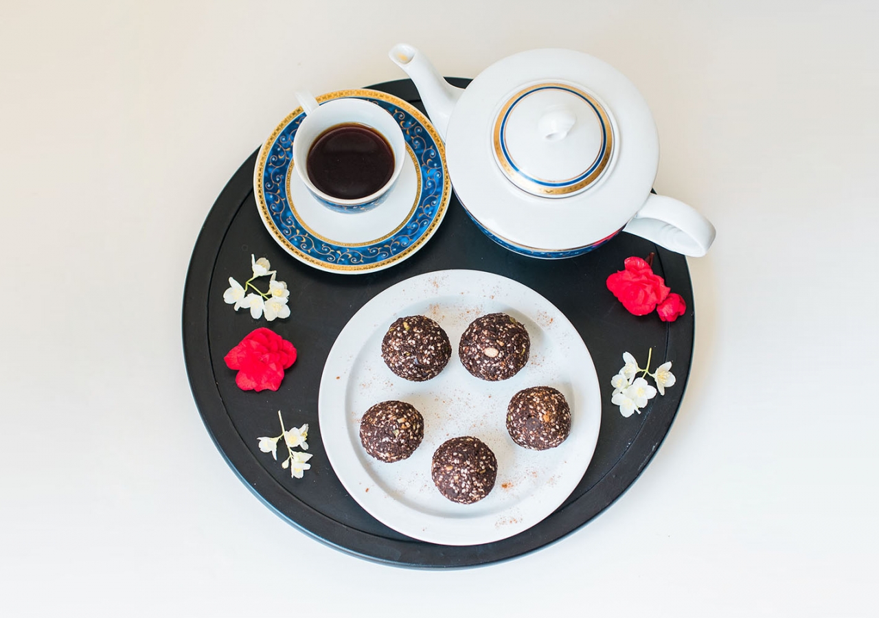 Date and Cocoa Balls