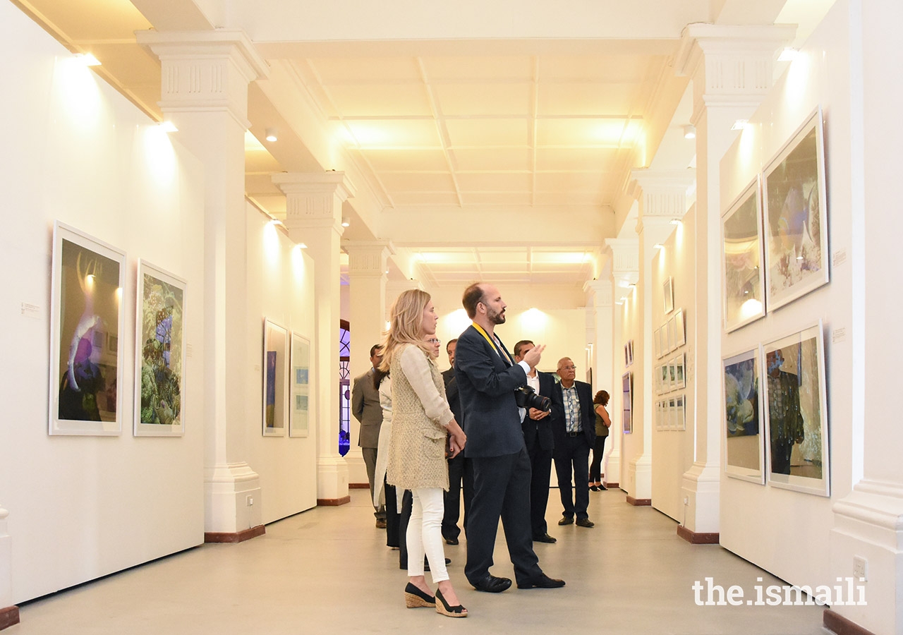 Prince Hussain describes the elements of a particular photograph. Nairobi’s Town Jamatkhana (Khoja Mosque), provided the perfect backdrop for Prince Hussain's stunning photographs of marine life.