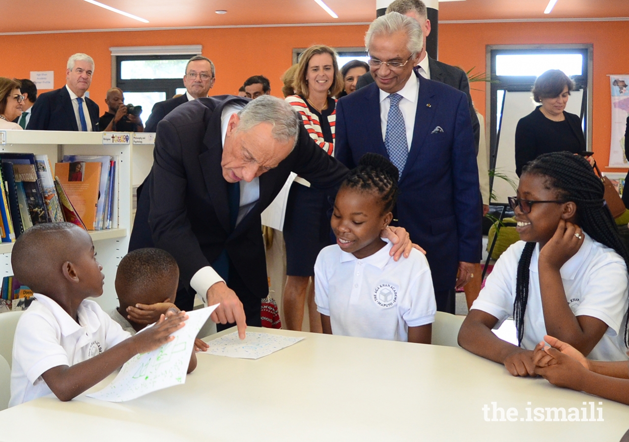President Marcelo Rebelo de Sousa interacts with students during a visit to the Aga Khan Academy in Maputo.