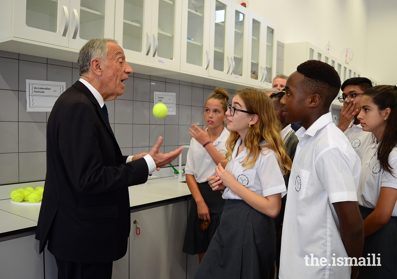 President Marcelo Rebelo de Sousa in conversation with students during a visit to the Aga Khan Academy in Maputo.
