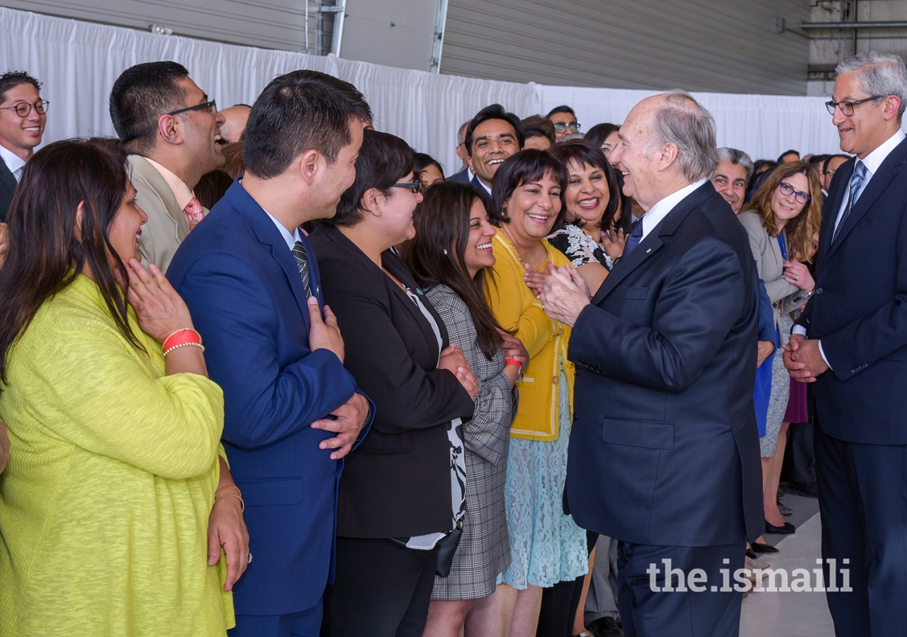 Mawlana Hazar Imam thanks Jamati representatives for coming out to greet him on his arrival in Calgary.