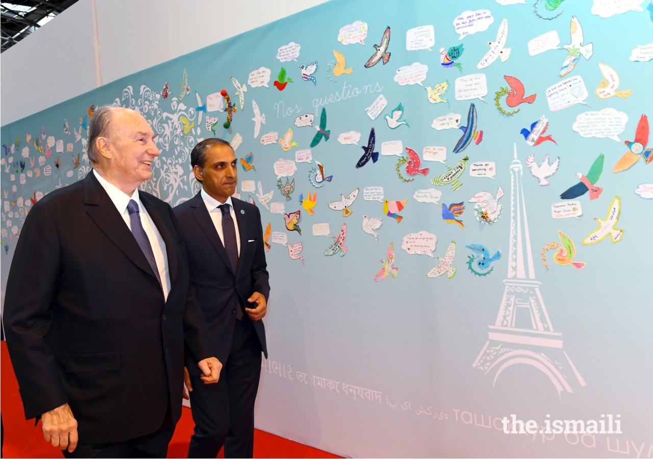 Mawlana Hazar Imam admires artwork of the France jurisdiction Jamat; Murids young and old conveyed messages of love, affection, and gratitude to Hazar Imam on the occasion of his Diamond Jubilee.