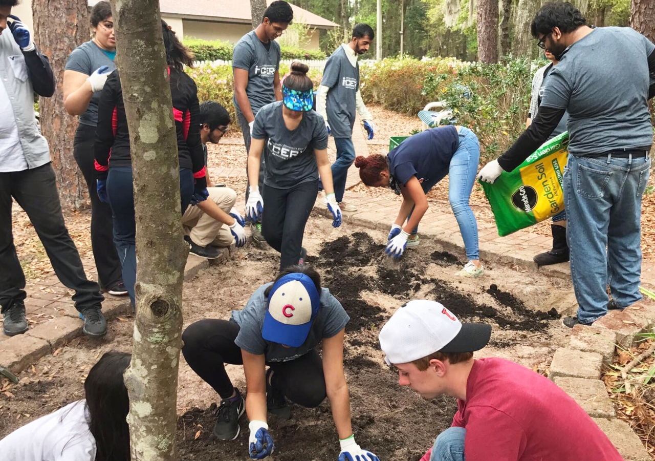 I-CERV students planting a garden at an Ocala Homeless Shelter.