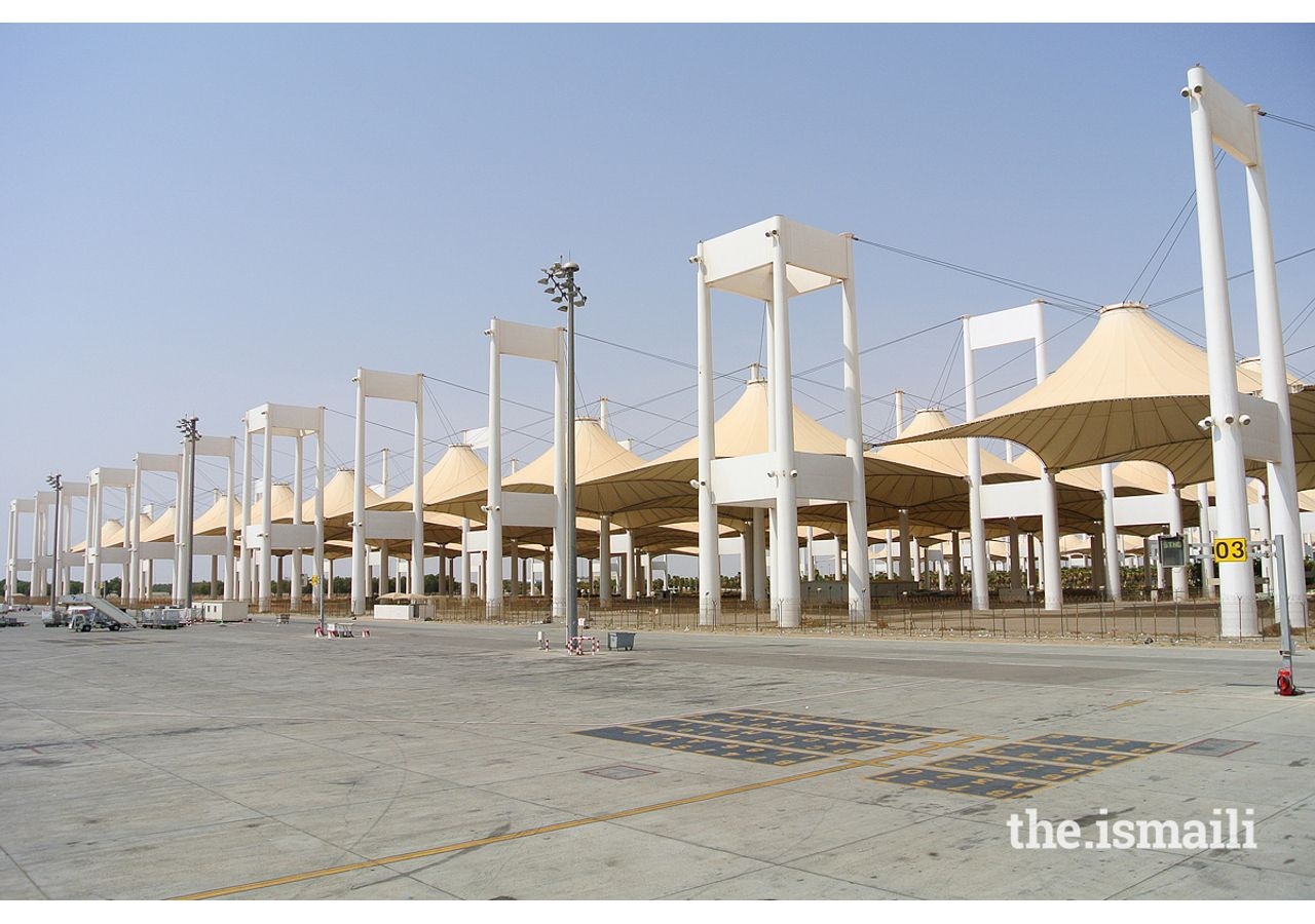 The Hajj Terminal, Jeddah, Saudi Arabia. While the AKAA Steering Committee had reservations about the interior, the tent-like roof structure was the focus of its 1983 Award.