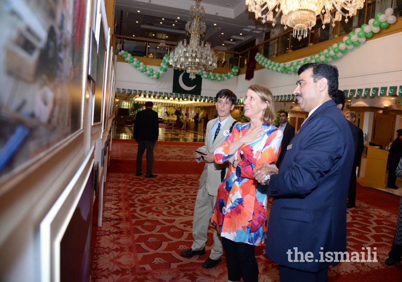 Ms. Grace W. Shelton, US Consul General in Karachi, visiting the exhibition in Karachi.
