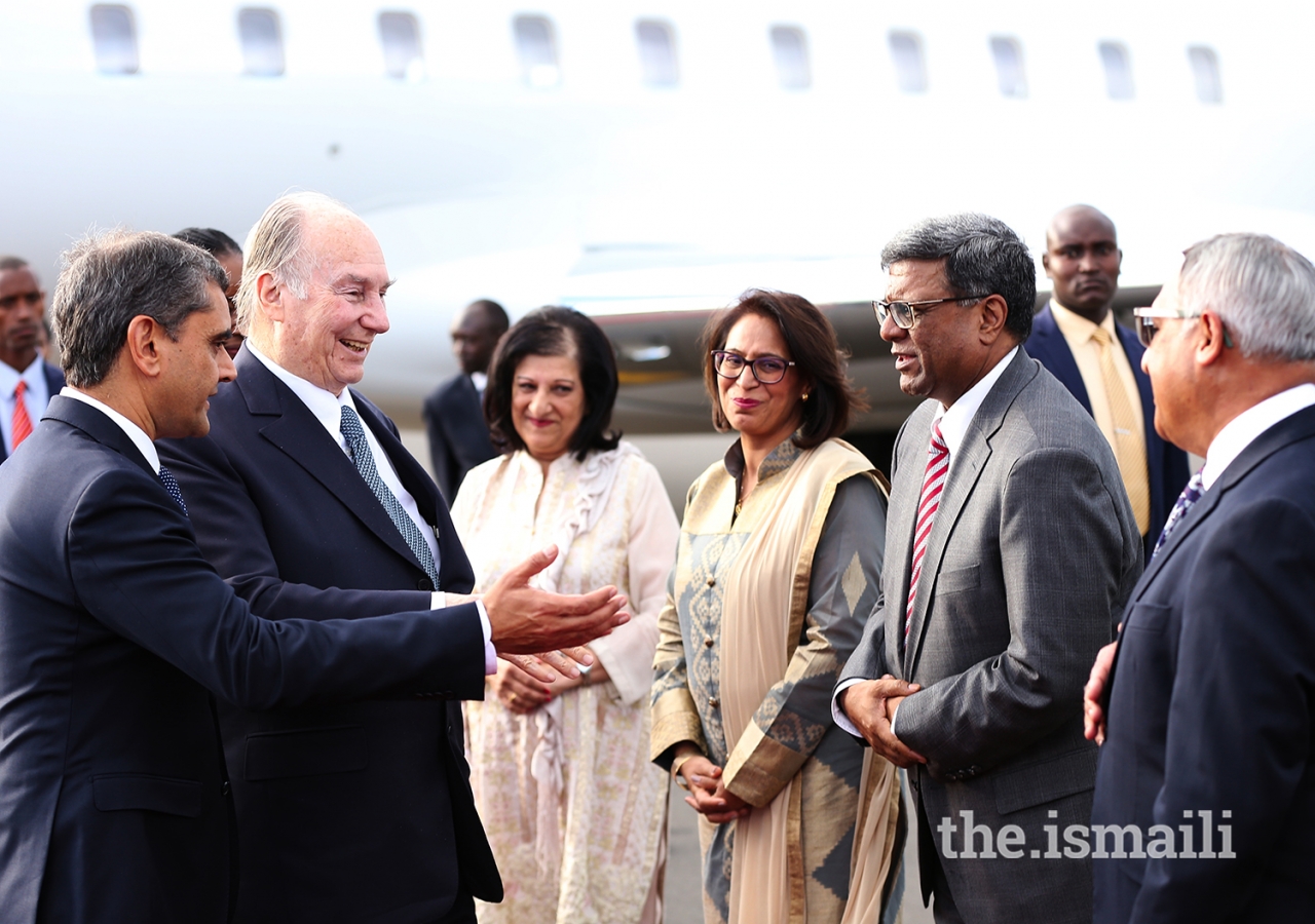 Mawlana Hazar Imam is welcomed to Kenya by leaders of the Jamat.