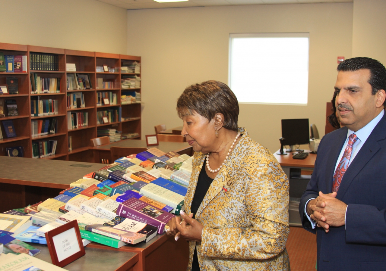 Congresswoman Eddie Bernice Johnson views the library of the Ismaili Jamatkhana, Plano.