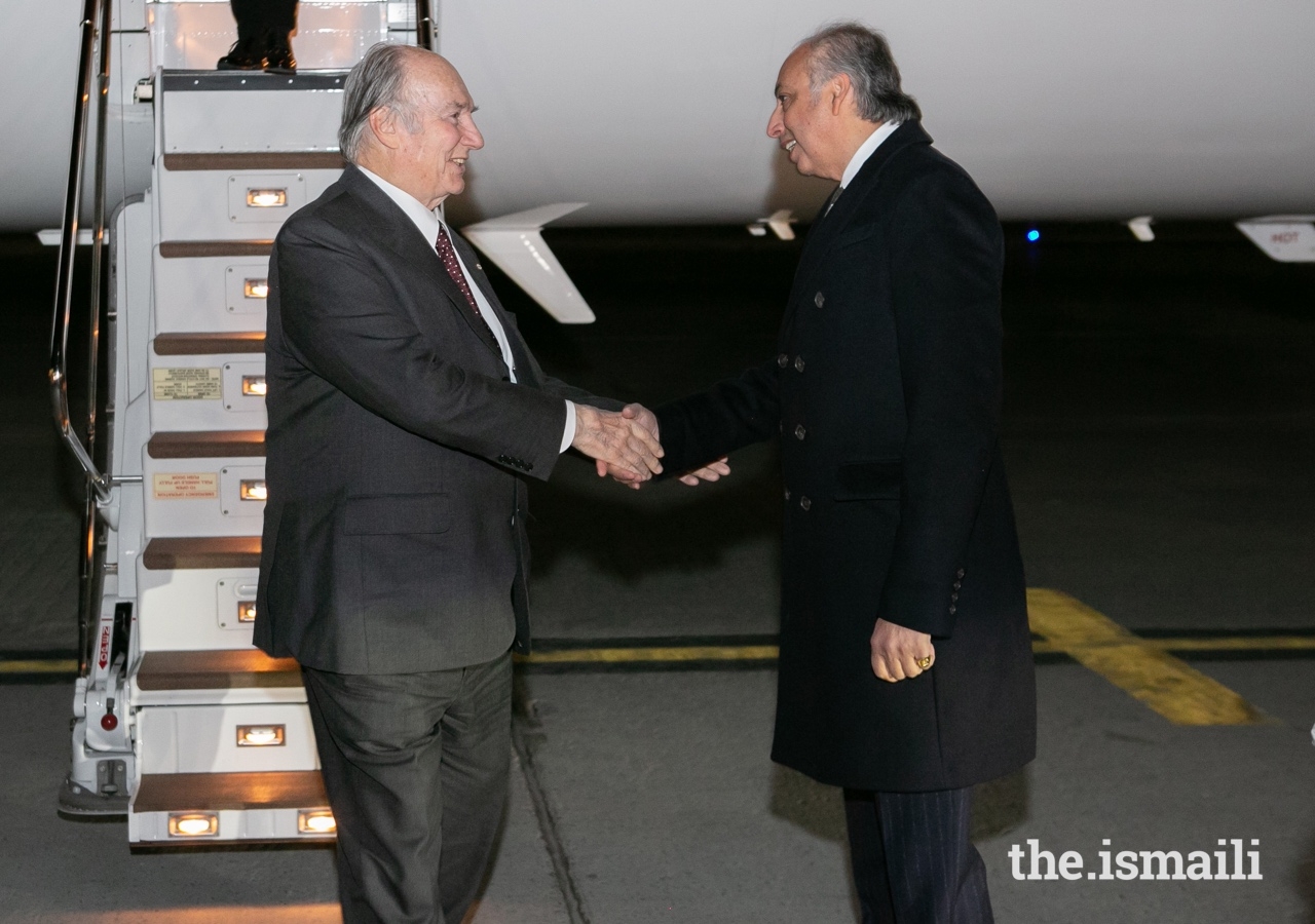 Mawlana Hazar Imam is welcomed to Ottawa by Dr Mahmoud Eboo, AKDN Resident Representative for Canada, ahead of the Global Pluralism Awards 2019.