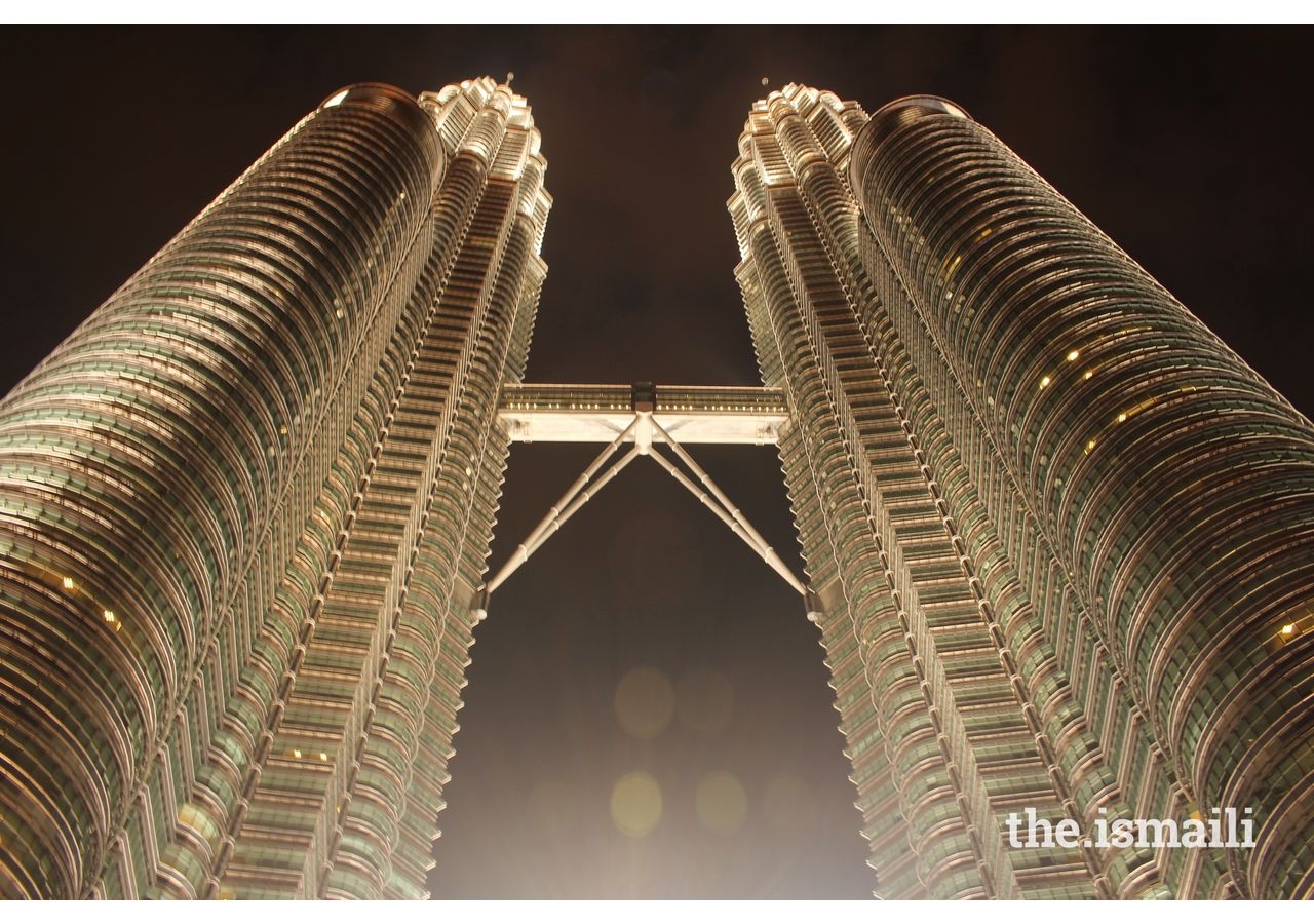 The Petronas Office Towers in Kuala Lumpur Malaysia, an AKAA prize-winner in 2004. The complex is at the forefront of technology, with a form derived from an Islamic pattern, and extensive use of local materials.