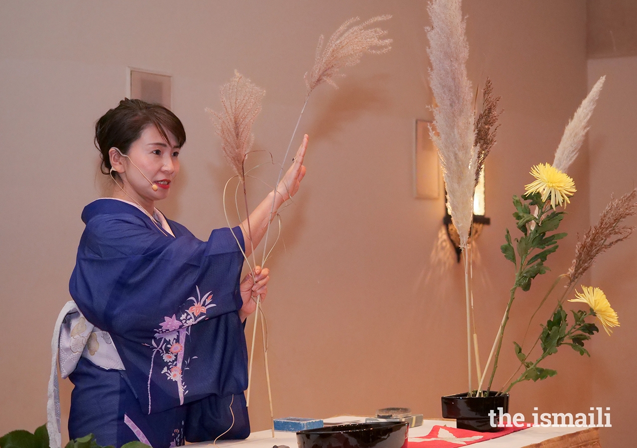 Ms Harue Oki, an art enthusiast and instructor, provided the audience an insight into the art of Ikebana.