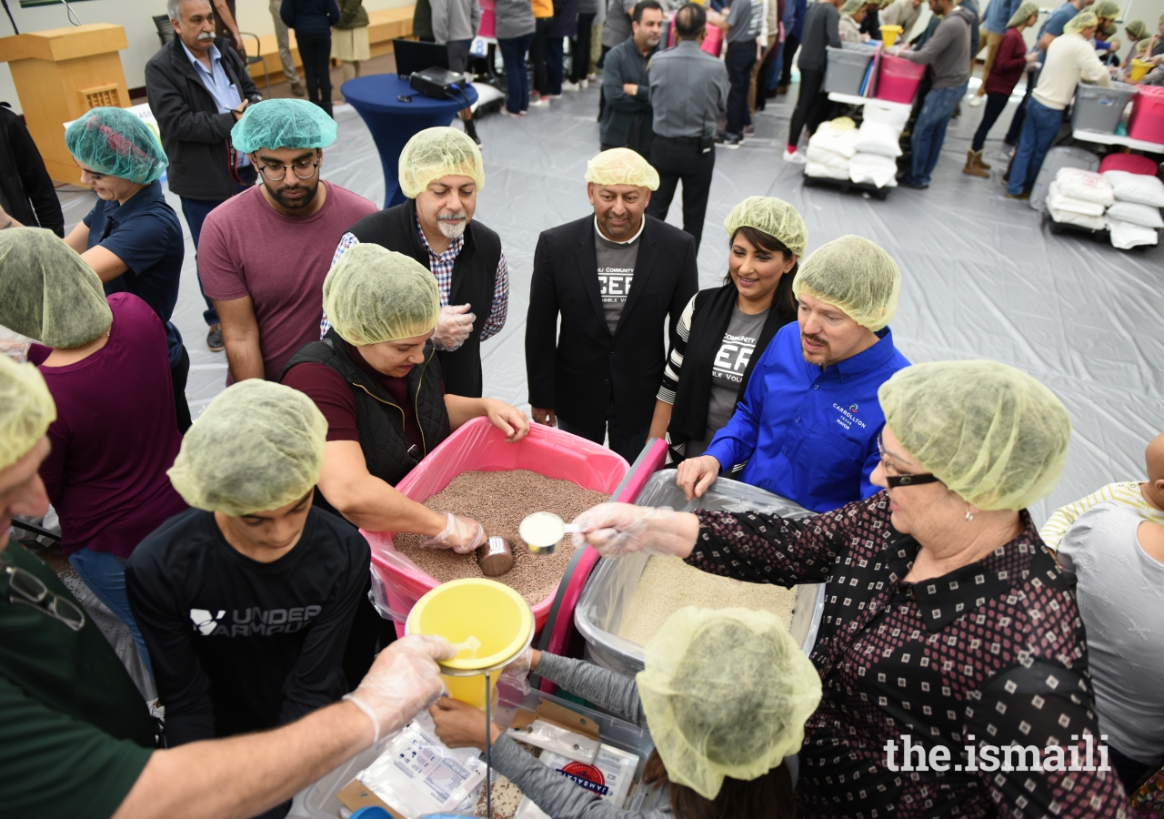 Carrollton Mayor Kevin Falconer, Consul General of Canada Vasken Khabayan, Aga Khan Council leaders, along with other officials, participated in the meal assembly line to support the Thanksgiving Day of Service.