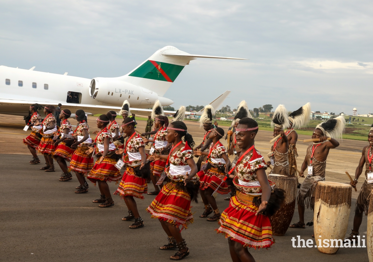 Local dancers perform a traditional dance at the Entebbe airport during Mawlana Hazar Imam’s departure from Uganda.