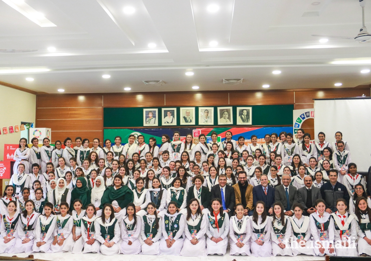 Girl Guides join for a group photograph with leaders of the Jamat in Pakistan and leaders of the Pakistan Girl Guides Association.