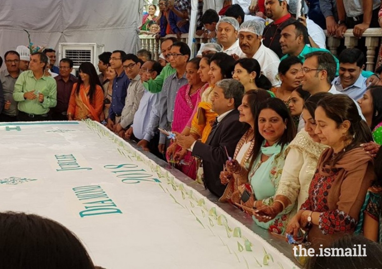 The United Bakers Co-operative Society Limited (UBCL) whipped up a record-breaking 940 kg cake to commemorate Mawlana Hazar Imam’s Diamond Jubilee visit to Hyderabad.