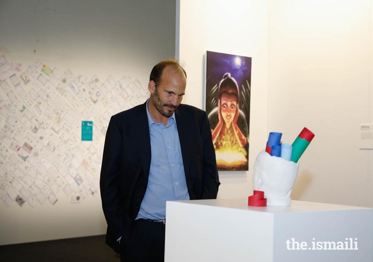 Prince Hussain views artwork at the International Art Gallery during the Diamond Jubilee Celebration in Lisbon.