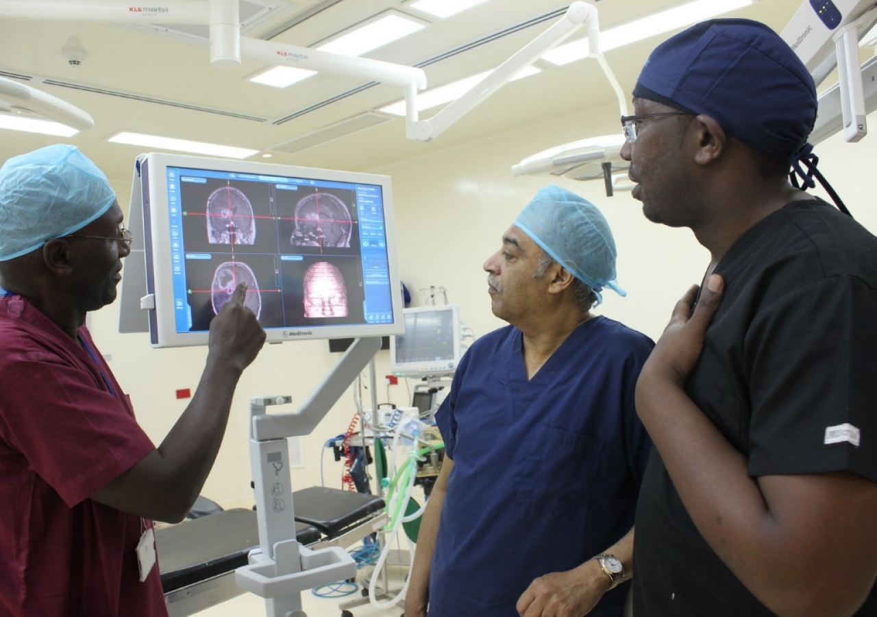 Surgeons at the Aga Khan University Hospital Nairobi, Kenya, demonstrate the use of the Stealth S7 neuronavigation system 