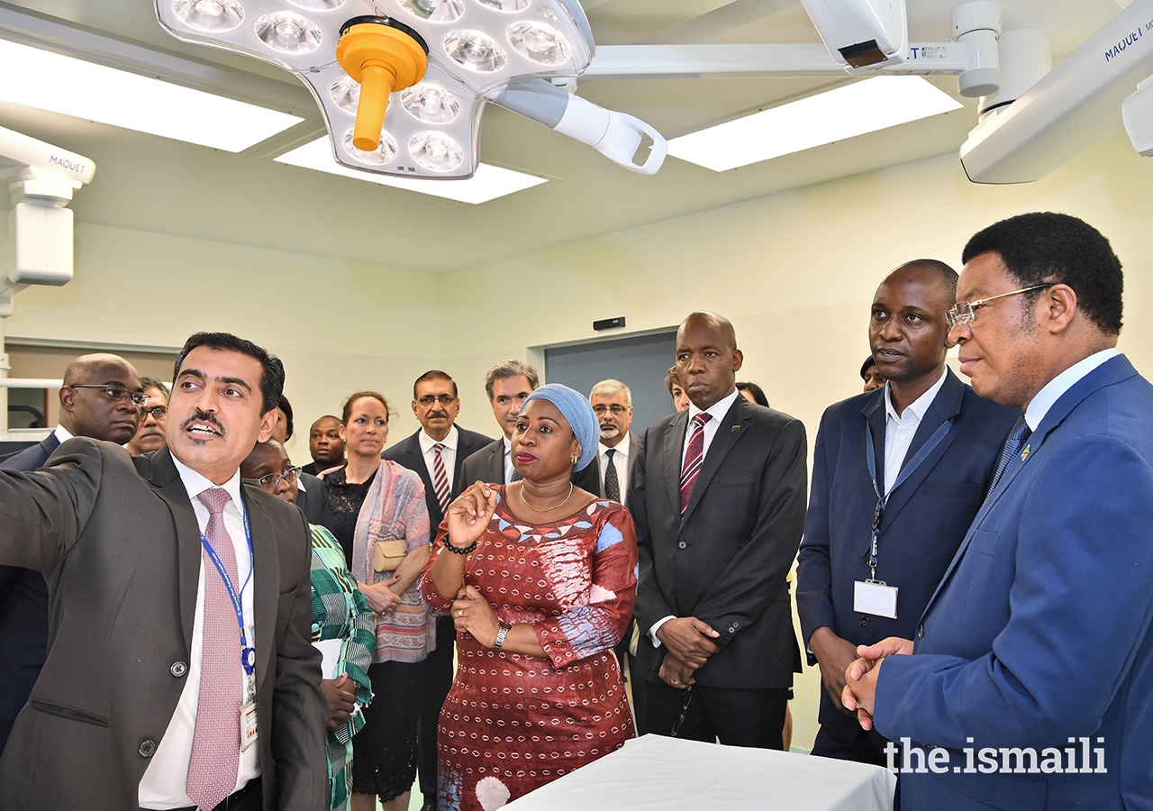 Dr. Athar Ali, Head of the Surgery Department at The Aga Khan Hospital, Dar Es Salaam, briefs Prime Minister of Tanzania Hon. Kassim Majaliwa and Hon. Ummy Mwalimu, the Minister of Health, Community Development, Gender, Elderly and Children on the facilities of the new Operation Rooms in Phase II of the hospital which was opened today.