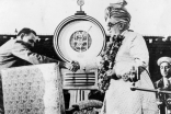 Mawlana Sultan Mahomed Shah about to be weighed in diamonds in celebration of the 60th year of his Imamate at the Brabourne Stadium in Bombay, 10 March 1946. 