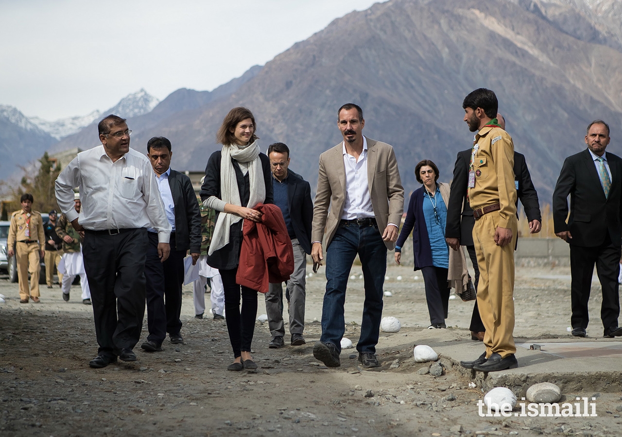 Prince Rahim and Princess Salwa arrive in Gahkuch, Punial Valley, Ghizer District in Gilgit-Baltistan. During their stay in Gahkuch, Prince Rahim and Princess Salwa visited the Aga Khan Higher Secondary School Gahkuch, which is operated by the Aga Khan Education Services (AKES). 