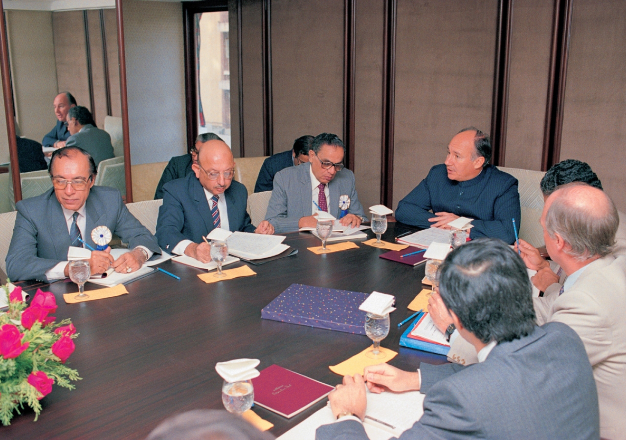 Mawlana Hazar Imam in a meeting with members of the DCB Bank. (Mumbai, 1989) AKDN / Gary Otte