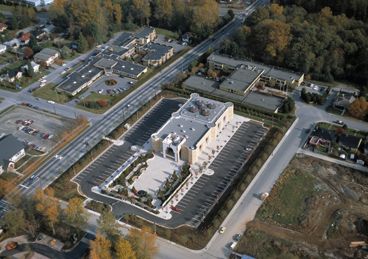 An aerial view of the Ismaili Centre, Burnaby, which is aligned along an east-west axis on a 1.5-hectare site.